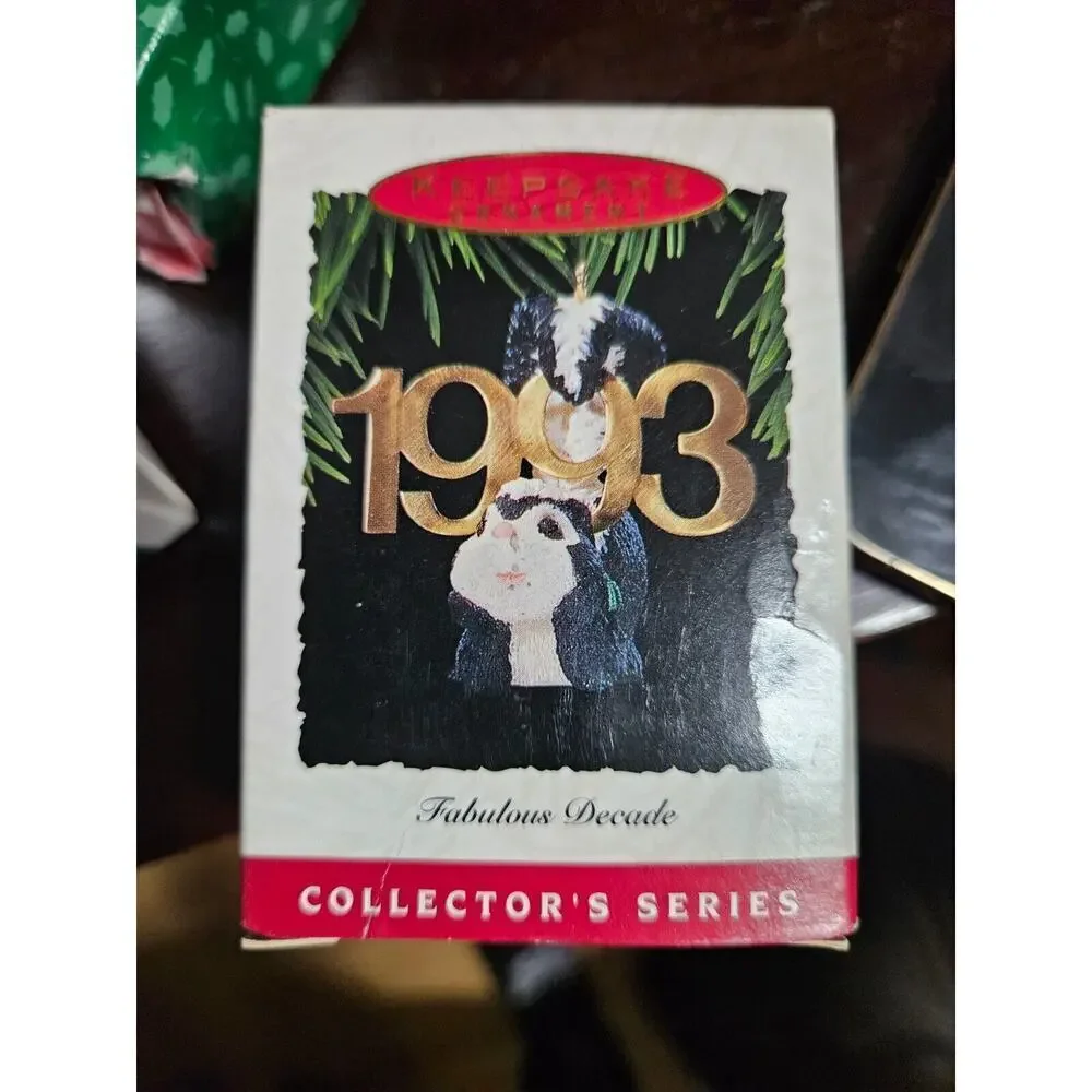 NOS 1993 Hallmark Keepsake Ornament FABULOUS DECADE Skunk Christmas #4 in Series